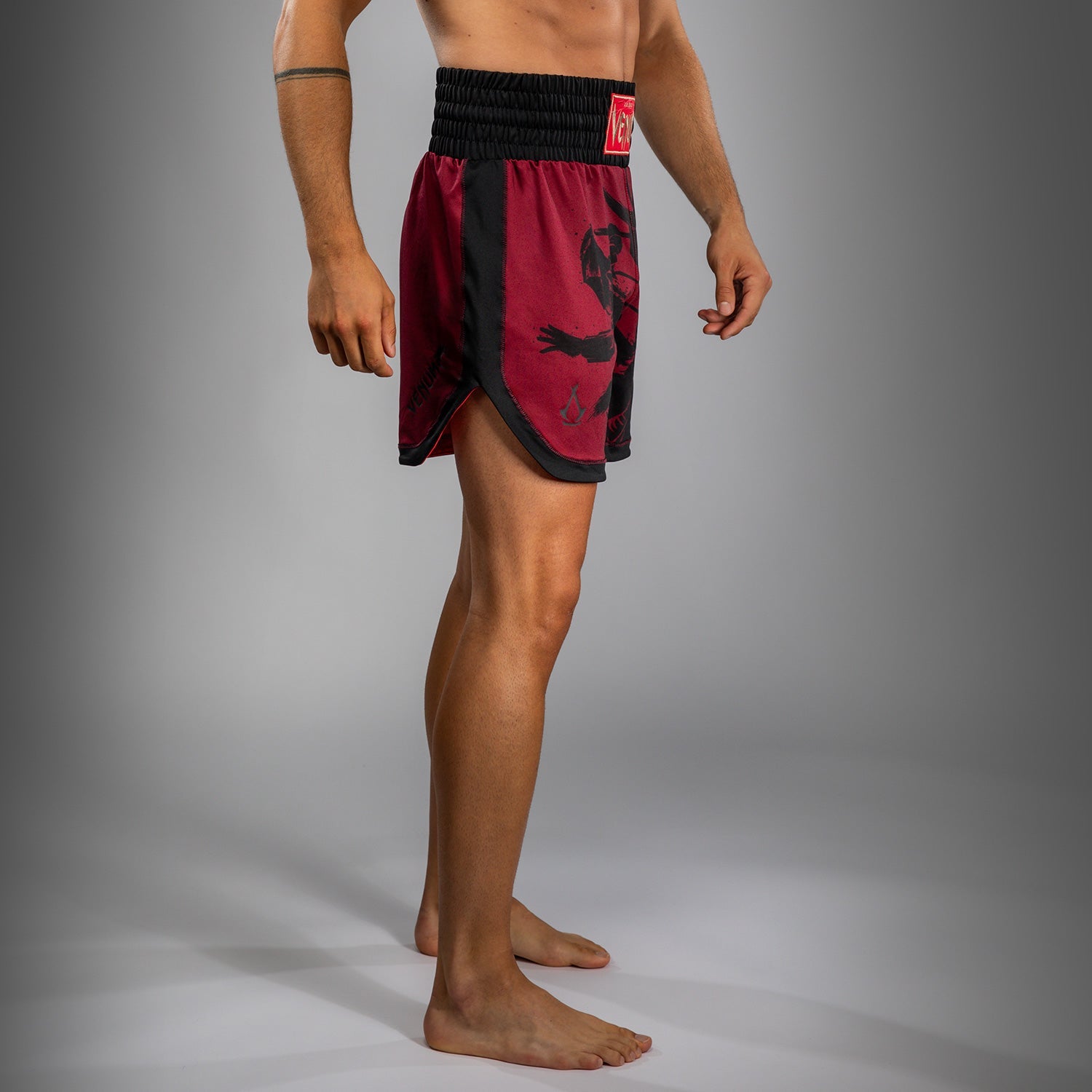 Short de Boxe pour Hommes Venum x Assassin’s Creed Shadows - Bordeaux/Noir
