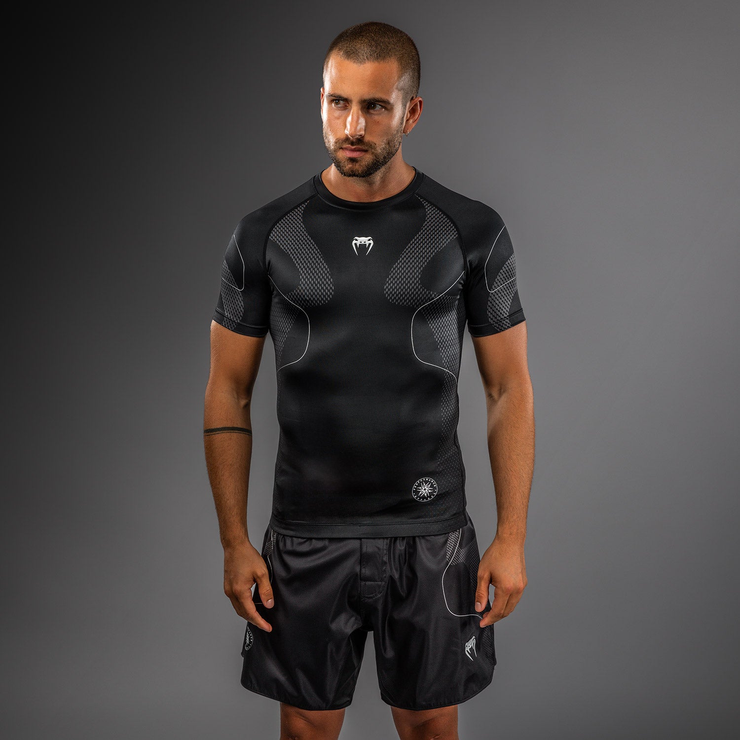 Rashguard Manches Courtes Venum Nexus – Noir/Argent