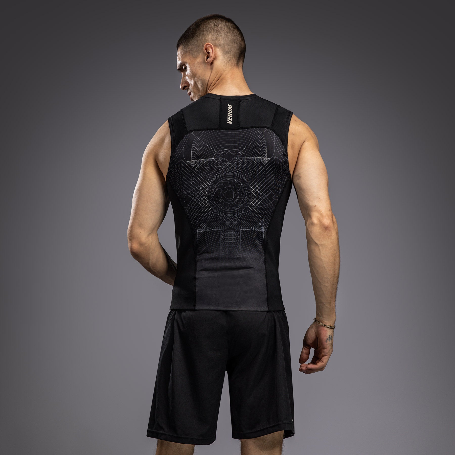 Rashguard sans Manches Venum G-Fit Air pour Hommes - Noir Intense/Sable Désert
