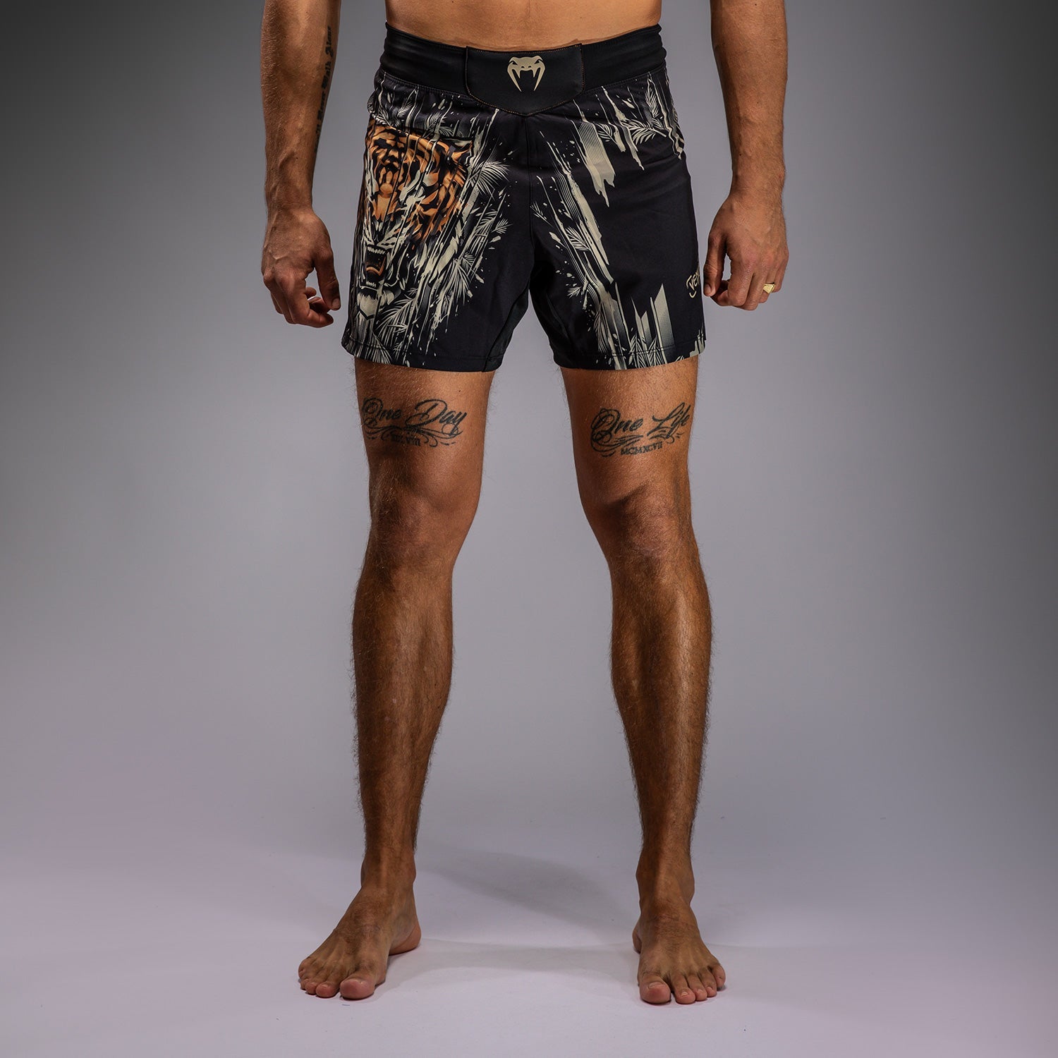 Short de Combat Venum Tiger pour Hommes - Noir/Orange Néon