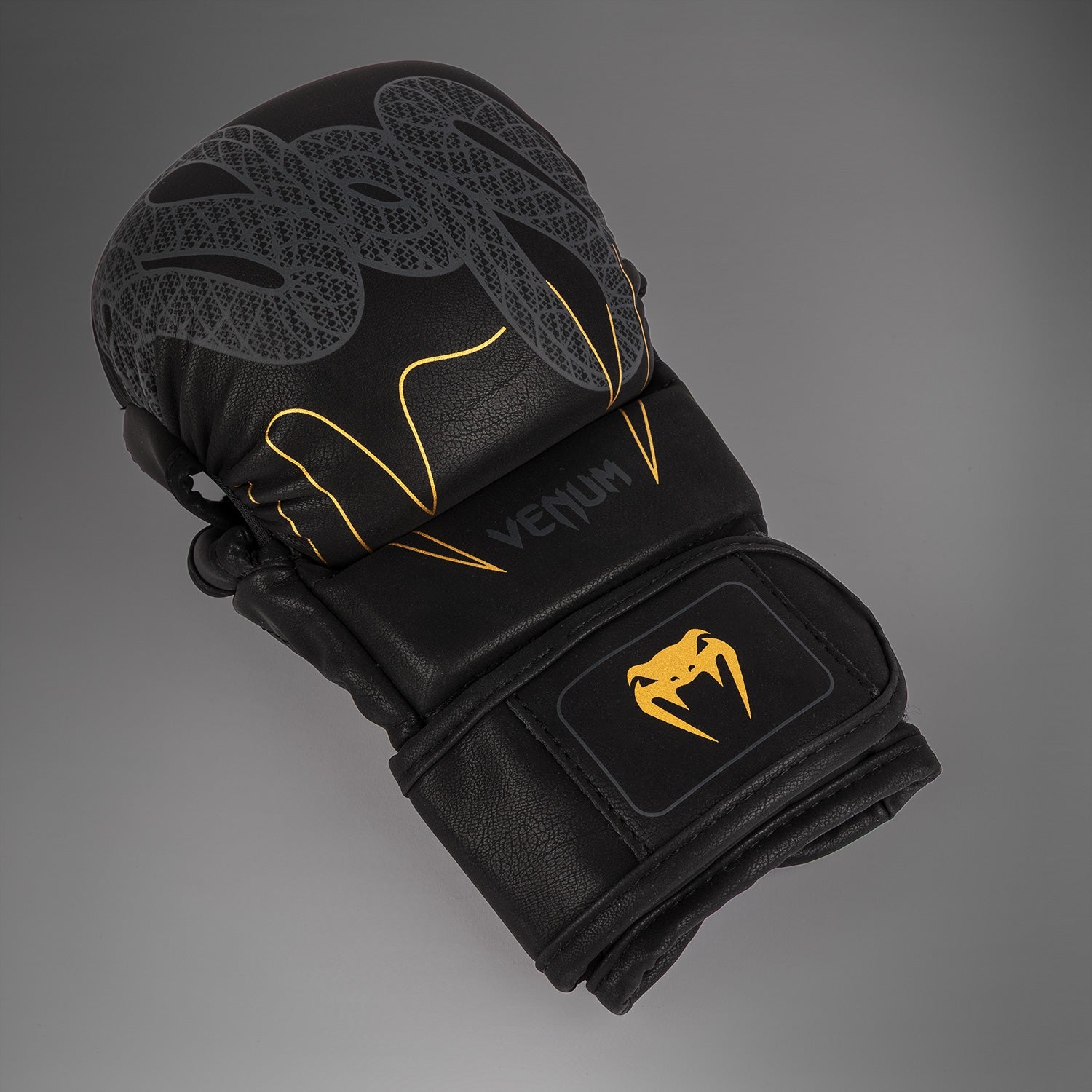 Gants de Sparring Venum Serpenti – Noir/Argent/Or
