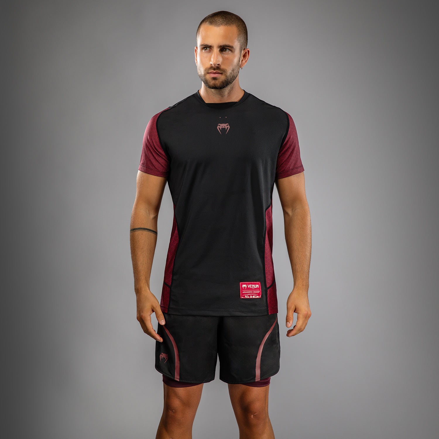 T-shirt Dry-Tech pour Hommes Venum x Assassin’s Creed Shadows - Bordeaux/Noir