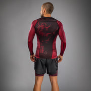 Rashguard à manches longues pour Hommes Venum x Assassin’s Creed Shadows - Bordeaux/Noir
