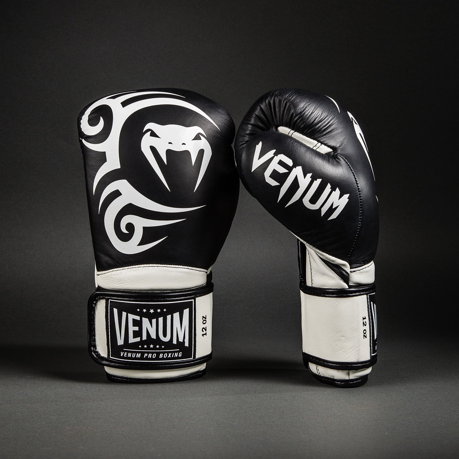 Gants de Boxe Pro Venum Giant 2.0 Mike Tyson - Noir Profond/Blanc Optique