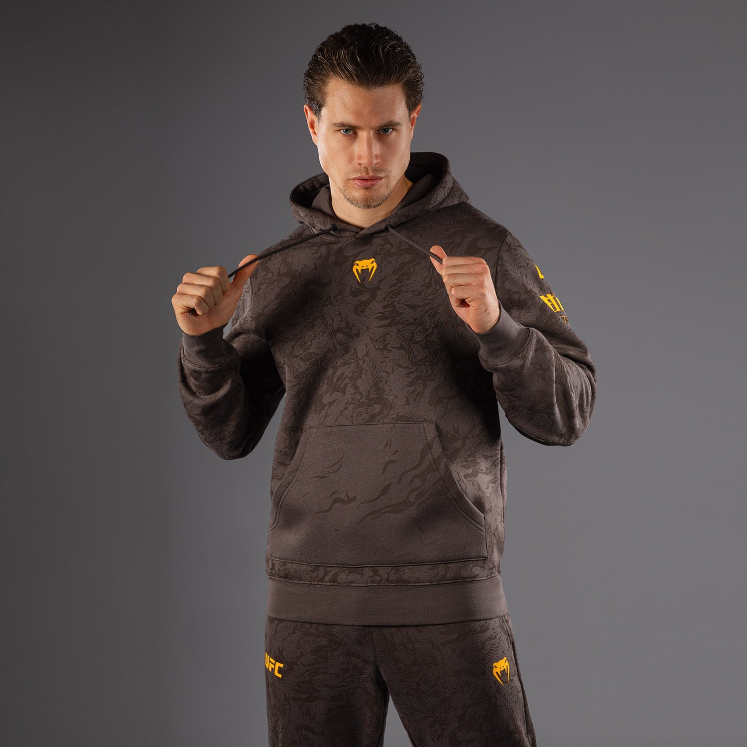 Sweatshirt à Capuche pour Hommes UFC Fusion by Venum Fight Week - Marron Terrestre