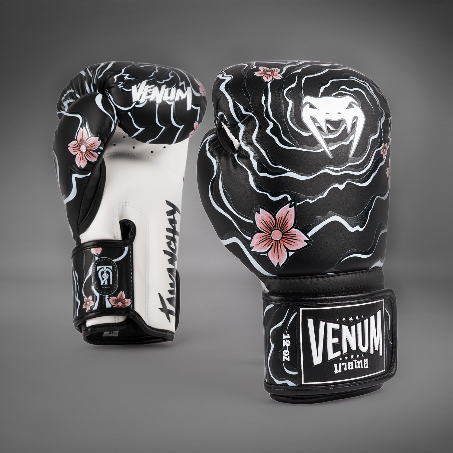 Gants de Boxe Venum x Tawanchay – Noir/Blanc