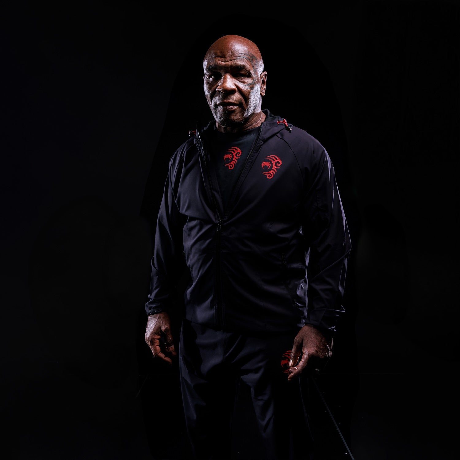 Veste de Survêtement Venum x Mike Tyson Tiger - Noir Profond/Rouge Intense