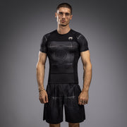 Rashguard à Manches Courtes Venum G-Fit Air pour Hommes - Noir Intense/Sable Désert