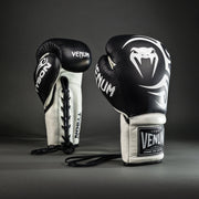Gants de Boxe Pro Venum Giant 2.0 Mike Tyson avec Lacets - Noir Profond/Blanc Optique