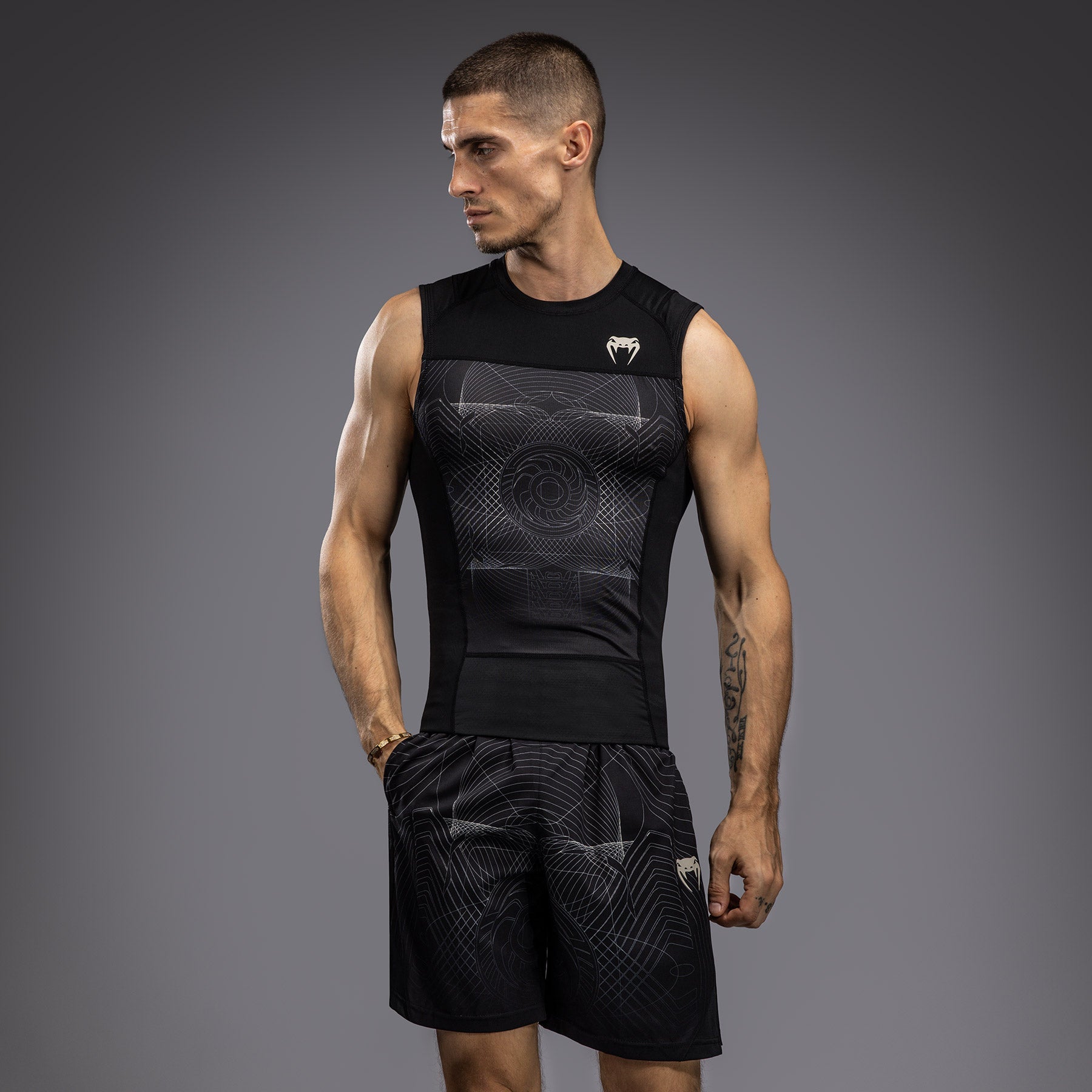 Rashguard sans Manches Venum G-Fit Air pour Hommes - Noir Intense/Sable Désert