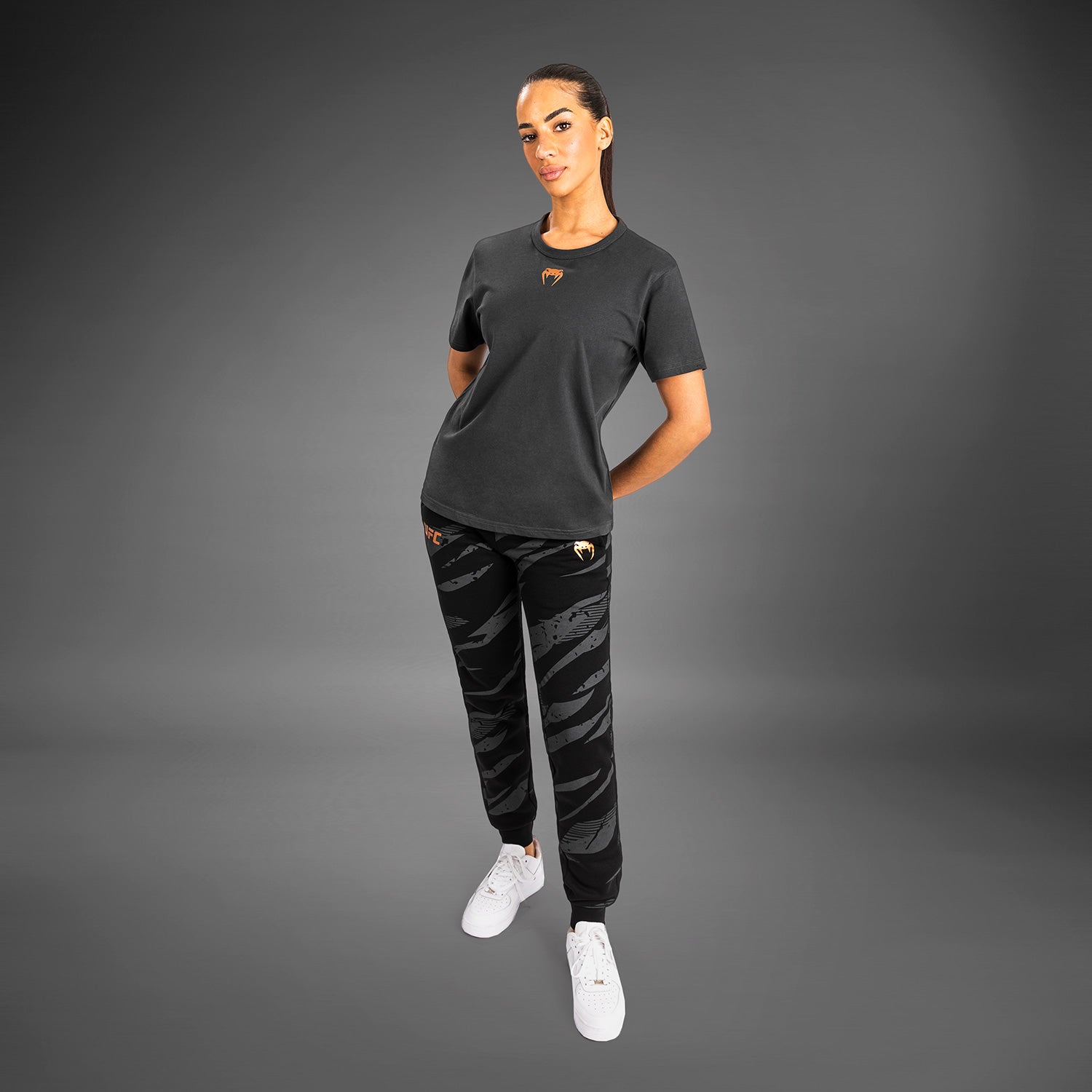 T-Shirt en Coton À Manches Courtes pour Femmes UFC Adrenaline by Venum Fight Week - Gris Anthracite