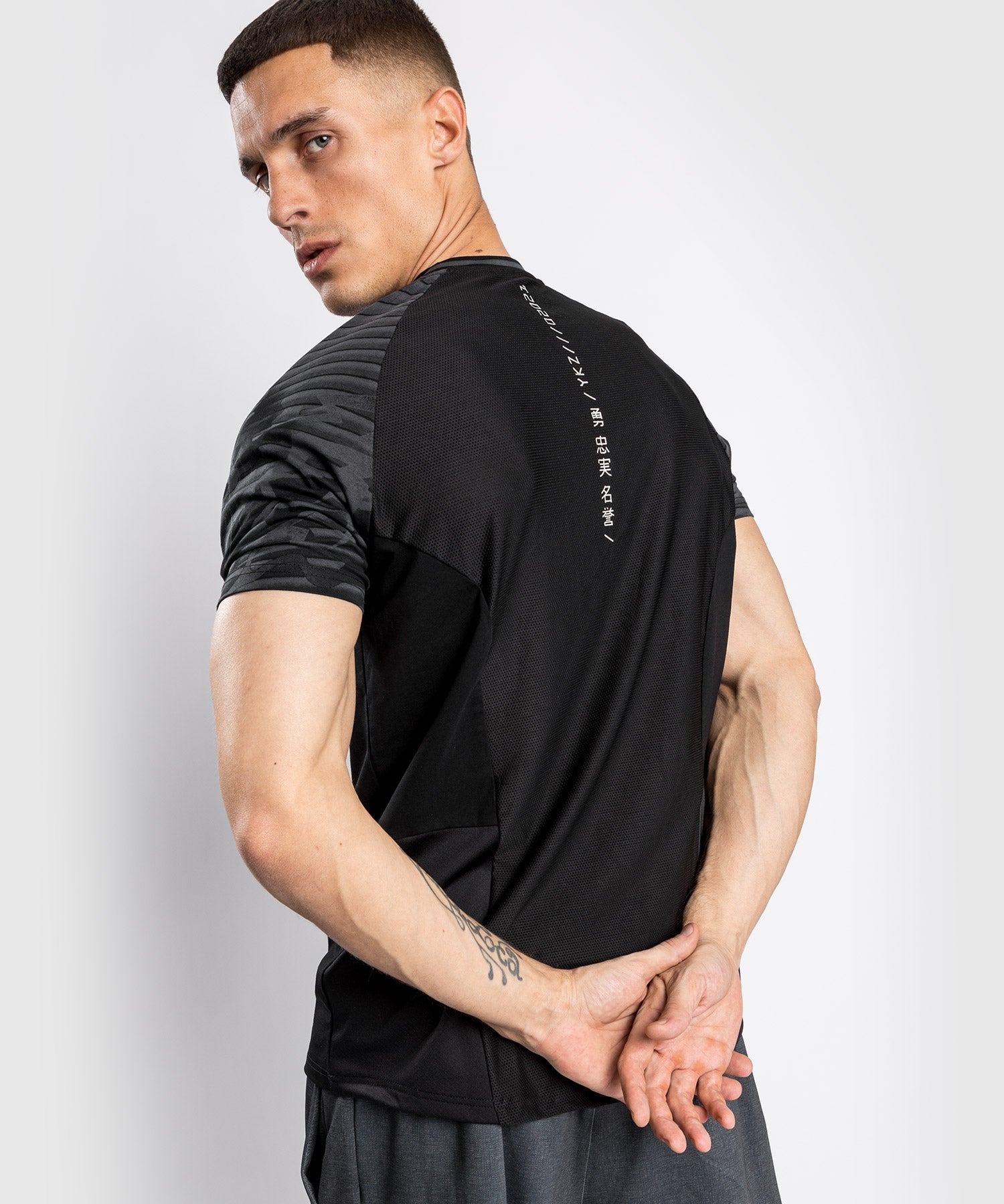 T-shirt Venum YKZ21 – Noir/Noir